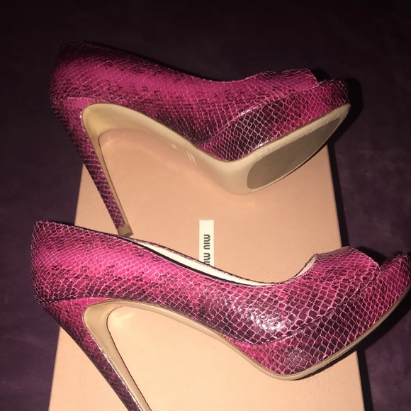 Miu Miu Snake Skin Pumps - Picture 4 of 6